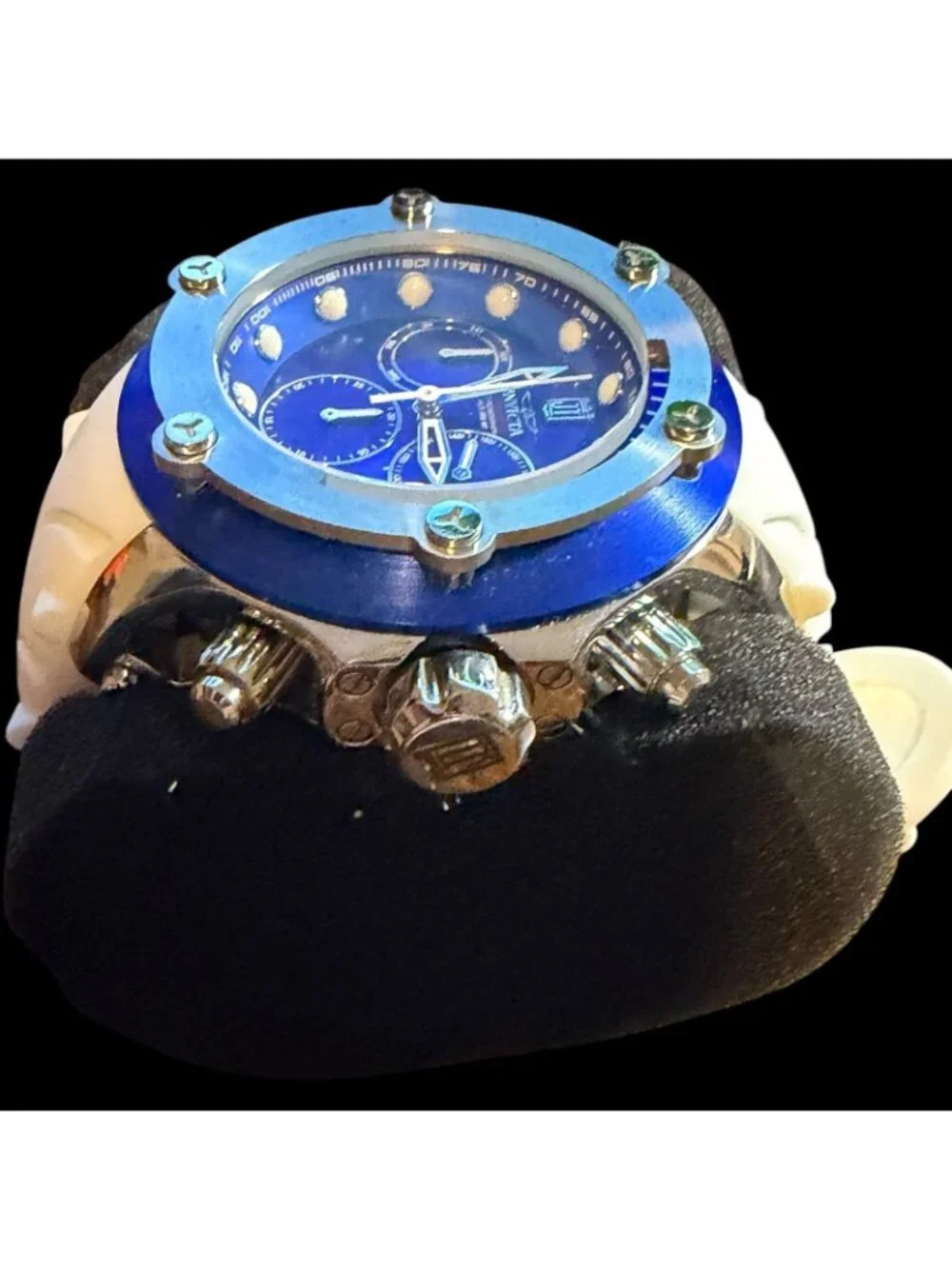 Invicta presenting striking